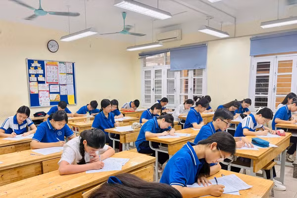 Học sinh Trường THCS Chương Dương tham dự Kỳ thi Olympic các môn văn hóa. 