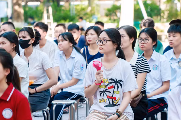 Các em học sinh chuẩn bị vào lớp 10 Trường THPT Thượng Cát, Hà Nội năm học 2026-2027. 