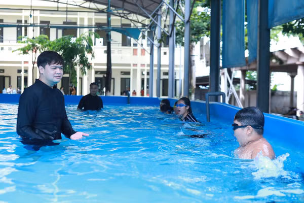 Củng cố kỹ năng an toàn dưới nước cho học sinh dịp hè