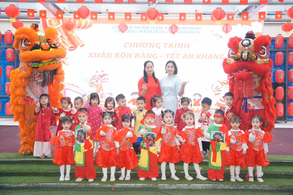 Cô trò Trường Mầm non An Khánh B (An Khánh, Hà Nội) cùng chào Xuân 2026.