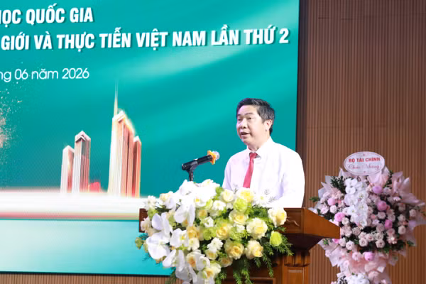 NGƯT.PGS.TS Nguyễn Đào Tùng phát biểu đề dẫn hội thảo. Ảnh: Đình Tuệ.