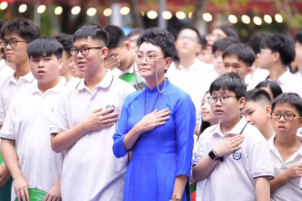 Thầy cô gieo hạt mầm tri thức và sự tử tế cho học sinh