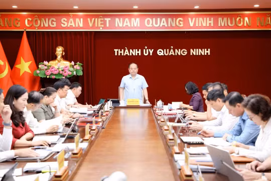 Ông Quản Minh Cường, Bí thư Thành ủy Quảng Ninh kết luận hội nghị.