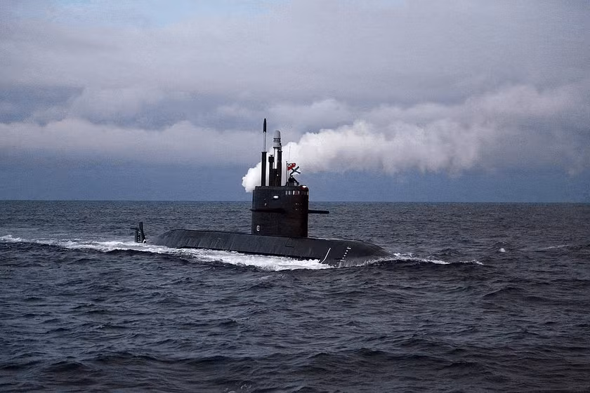 Tàu ngầm Maloyaroslavets thuộc Dự án 677 Lada bắt đầu được khởi đóng