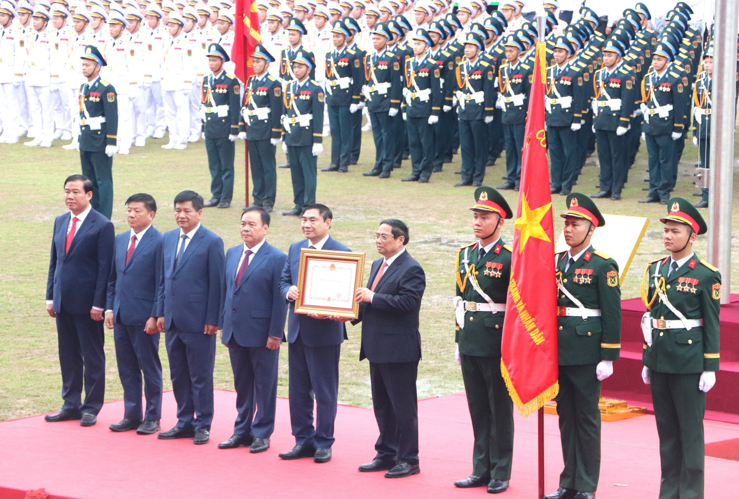 Thủ tướng Phạm Minh Chính thay mặt lãnh đạo Đảng, Nhà nước trao tặng Huân chương Độc lập hạng Nhất cho Đảng bộ, chính quyền và nhân dân các dân tộc tỉnh Điện Biên. Thủ tướng Phạm Minh Chính thay mặt lãnh đạo Đảng, Nhà nước trao tặng Huân chương Độc lập hạng Nhất cho Đảng bộ, chính quyền và nhân dân các dân tộc tỉnh Điện Biên.