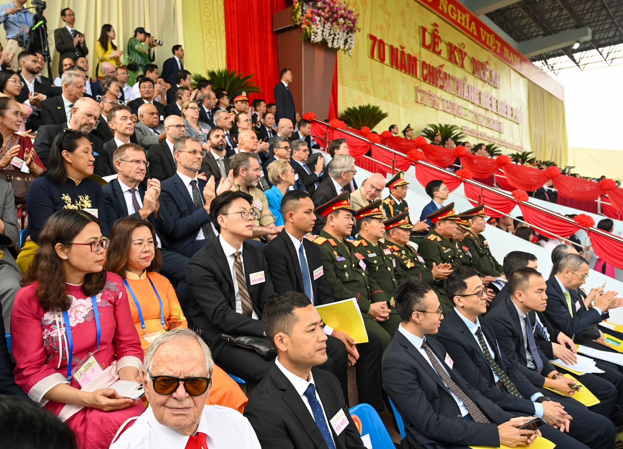 Các đại biểu trong nước và khách Quốc tế dự lễ kỷ niệm. Các đại biểu trong nước và khách Quốc tế dự lễ kỷ niệm.