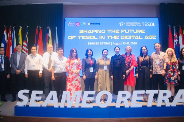 Các đại biểu tham dự hội thảo.