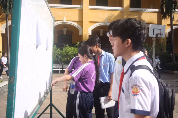 Thí sinh TPHCM tham gia kỳ thi lớp 10 năm 2025.