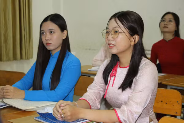 Các ứng viên dự thi kỳ tuyển viên chức ngành giáo dục TPHCM.