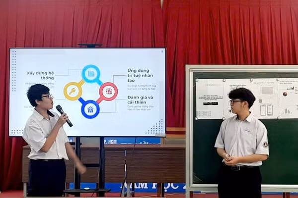 Phần mềm ứng dụng trí tuệ nhân tạo tích, hỗ trợ chọn tổ hợp môn học lớp 10 đoạt giải Nhì cuộc thi Khoa học kỹ thuật cấp thành phố học sinh trung học năm học 2023 - 2024.