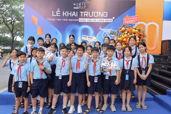 Học sinh tham gia trải nghiệm tại STEM TOWN.