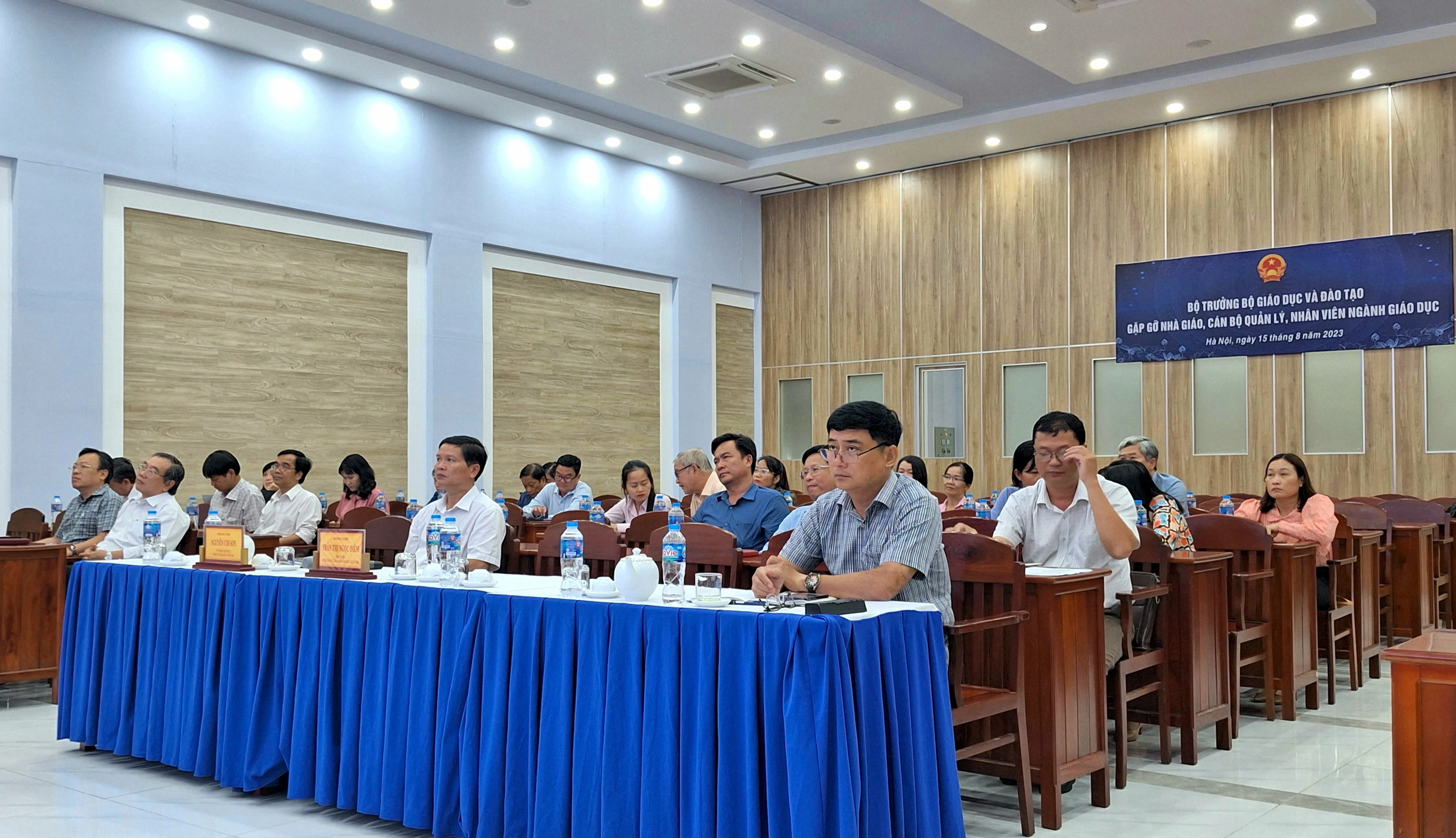 Đại biểu tham dự tại điểm cầu chính.