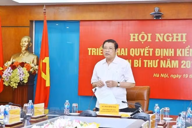 Đồng chí Phan Đình Trạc phát biểu tại buổi kiểm tra. - Ảnh: TTXVN