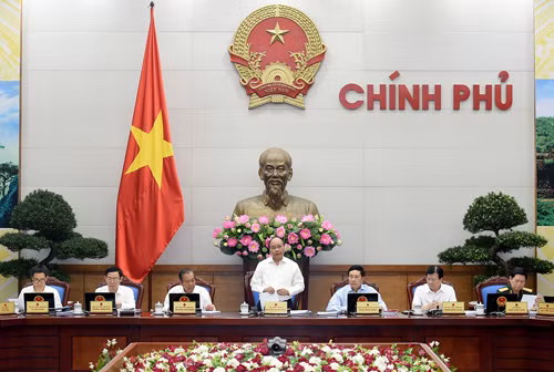 Thủ tướng Nguyễn Xuân Phúc phát biểu mở đầu phiên họp Chính phủ thường kỳ tháng 7/2017. Ảnh: VGP