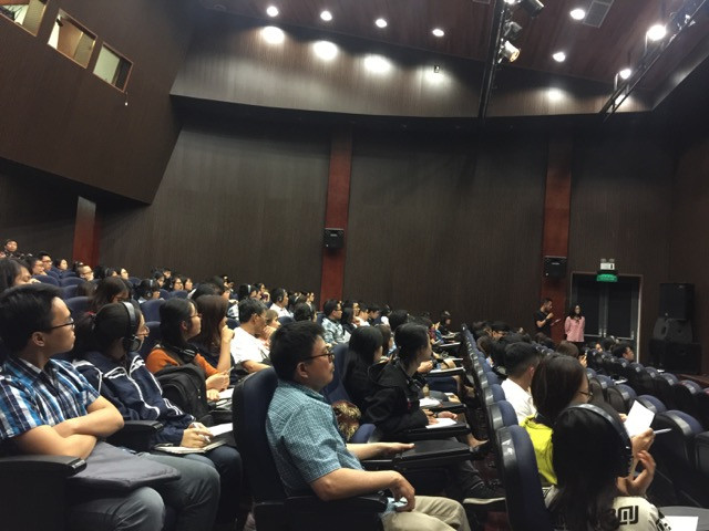 Buổi hội thảo “Học cách học” của tiến sĩ Hubert PETIT đã thu hút sự quan tâm của rất đông khán giả Buổi hội thảo “Học cách học” của tiến sĩ Hubert PETIT đã thu hút sự quan tâm của rất đông khán giả