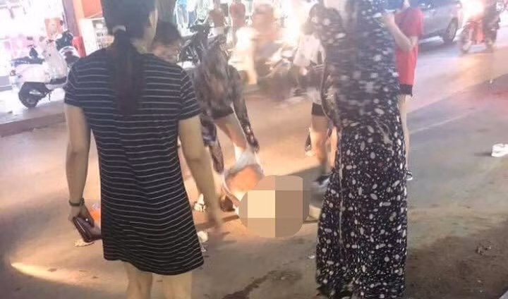  Phát hiện tin nhắn “lạ” trong điện thoại nạn nhân