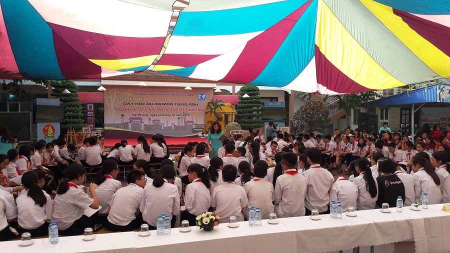 Cô và trò lớp 7 trường THCS Tô Hiệu trong tiết học tiếng Anh Cô và trò lớp 7 trường THCS Tô Hiệu trong tiết học tiếng Anh