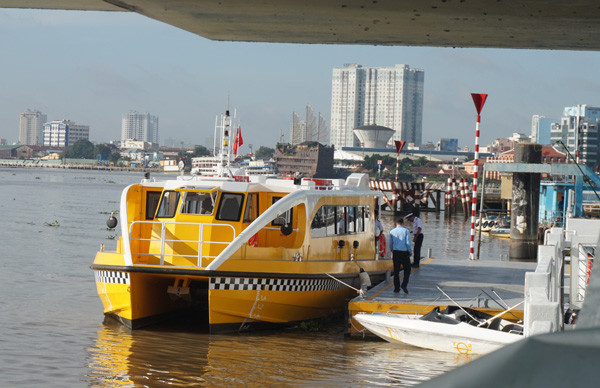 Tuyến số 1 của bus đường sông tại TP.HCM đang được thử nghiệm trước khi đưa vào khai thác Tuyến số 1 của bus đường sông tại TP.HCM đang được thử nghiệm trước khi đưa vào khai thác
