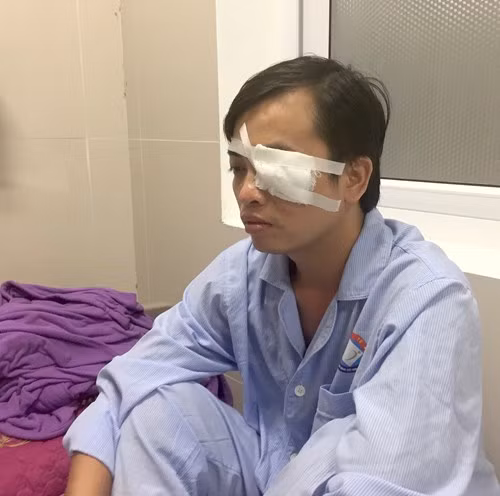 Bác sĩ Trần Văn Sơn đang được điều trị tại bệnh viện