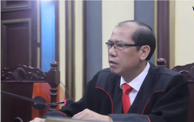 Tại phiên tòa phúc thẩm diễn ra ngày 24/10, VKS đề nghị chấp nhận kháng nghị phải hủy toàn bộ bản án sơ thẩm điều tra lại để xử lý đúng người đúng tội. Tại phiên tòa phúc thẩm diễn ra ngày 24/10, VKS đề nghị chấp nhận kháng nghị phải hủy toàn bộ bản án sơ thẩm điều tra lại để xử lý đúng người đúng tội.