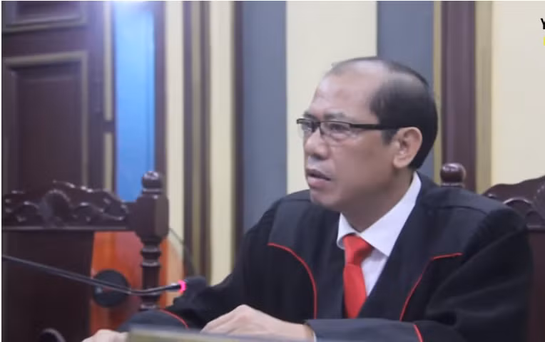 Tại phiên tòa phúc thẩm diễn ra ngày 24/10, VKS đề nghị chấp nhận kháng nghị phải hủy toàn bộ bản án sơ thẩm điều tra lại để xử lý đúng người đúng tội.