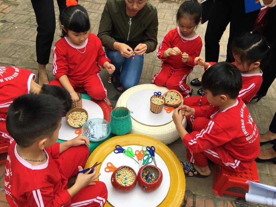 Hoạt động trải nghiệm của các cháu mẫu giáo trường mầm non Hoa Hồng Hoạt động trải nghiệm của các cháu mẫu giáo trường mầm non Hoa Hồng