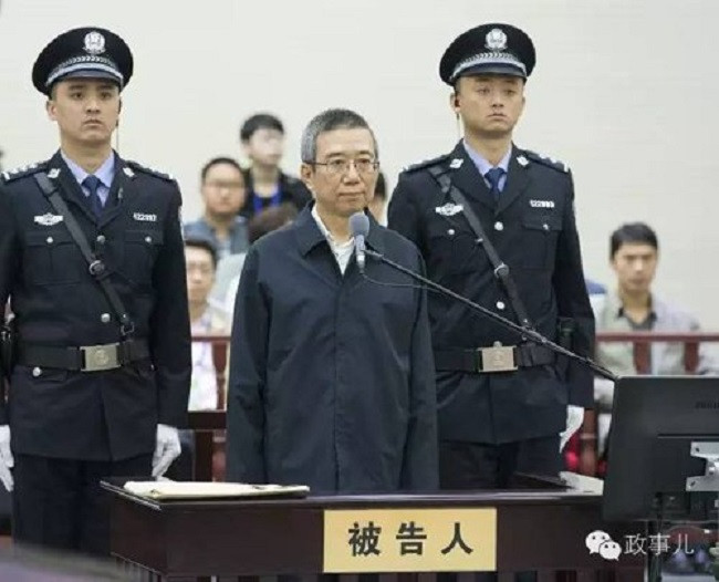 Phó Bí thư Tứ Xuyên Lý Xuân Thành ra tòa.