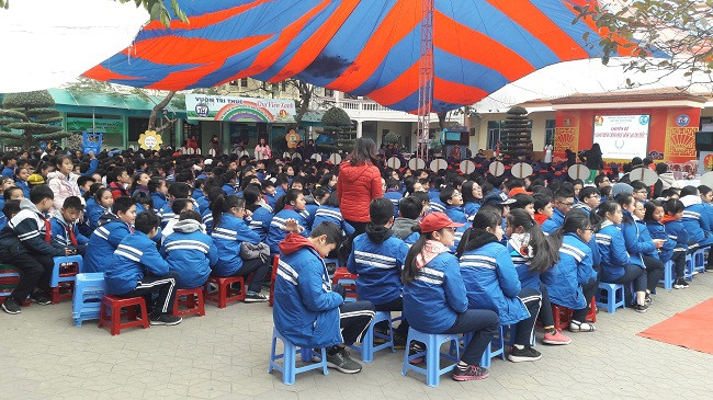 Rất đông các em học sinh cùng các thầy cô giáo đến tham dự Chuyên đề "Hành trình chinh phục đỉnh cao tri thức" Rất đông các em học sinh cùng các thầy cô giáo đến tham dự Chuyên đề "Hành trình chinh phục đỉnh cao tri thức"