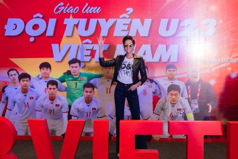 Ngắm nhìn… Ngắm nhìn…