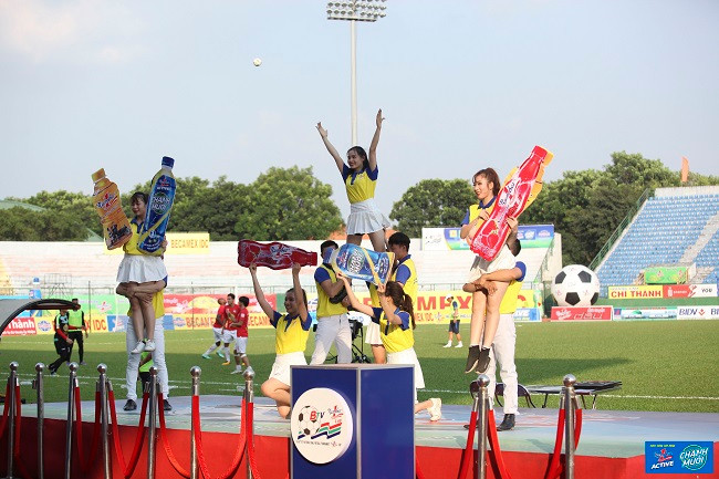 Tiết mục biểu diễn khuấy động các khán đài trước trận chung kết’ Tiết mục biểu diễn khuấy động các khán đài trước trận chung kết’