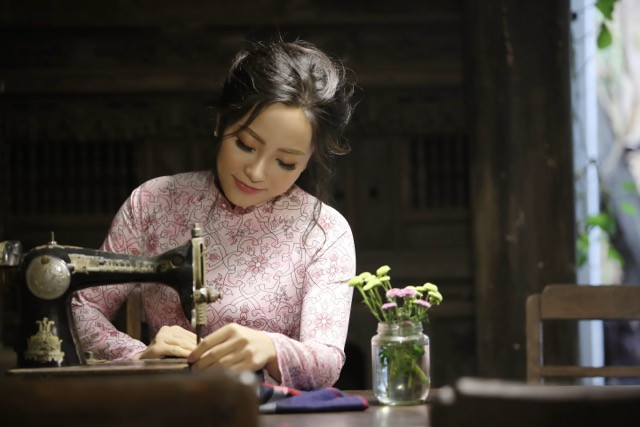 Cận cảnh nét đẹp ca sĩ Bạch Trà Cận cảnh nét đẹp ca sĩ Bạch Trà