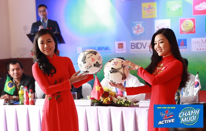 BTC giới thiệu Quả bóng của giải BTV-Cup Number 1 lần thứ 18 BTC giới thiệu Quả bóng của giải BTV-Cup Number 1 lần thứ 18