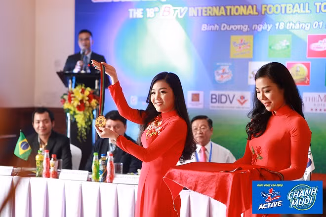 BTC giới thiệu huy chương Vàng cho đội vô địch