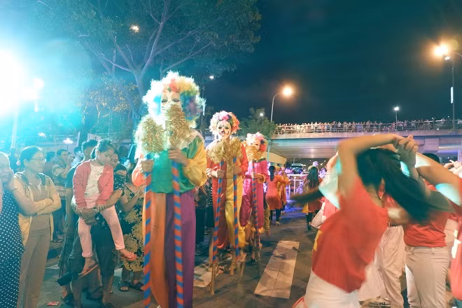 Nhiều hoạt động văn hóa, văn nghệ diễn ra dọc hai bên bờ sông Hàn trước, trong và sau Tết Nguyên đán 2018.