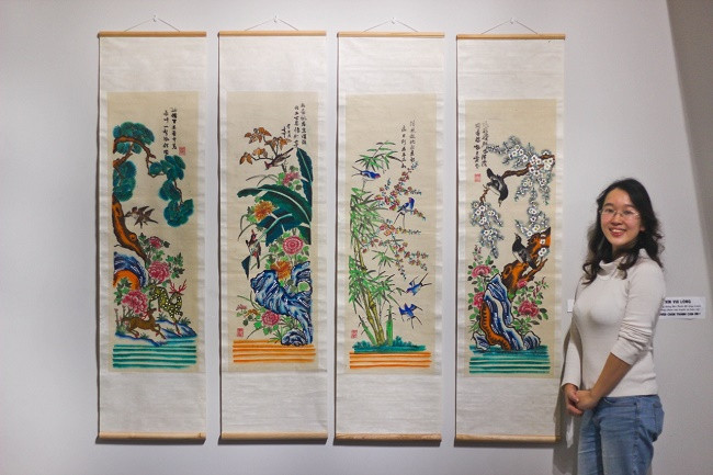 Giảng viên Trịnh Thu Trang bên dòng tranh Hàng Trống mà cô đam mê, theo đuổi. Giảng viên Trịnh Thu Trang bên dòng tranh Hàng Trống mà cô đam mê, theo đuổi.