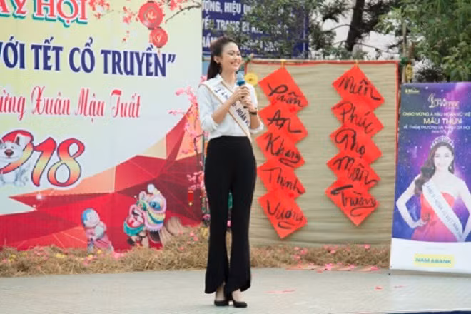 Á hậu Mậu Thuỷ mộc mạc trở về thăm trường xưa