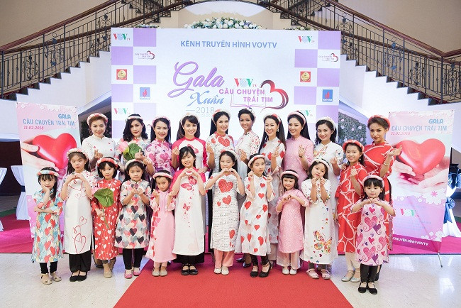 Những hoa hậu, người mẫu, ca sĩ và nhiều người nổi tiếng khác tham gia làm khách mời của chương trình Những hoa hậu, người mẫu, ca sĩ và nhiều người nổi tiếng khác tham gia làm khách mời của chương trình