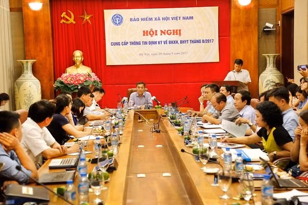 Cấp mã số BHXH mới: Người dân được lợi gì?