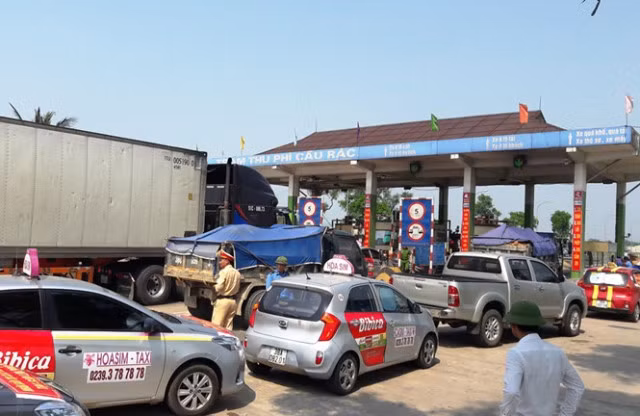 Tổng cục Đường bộ yêu cầu nhà đầu tư BOT phải xả trạm để phục vụ ứng phó với bão số 10 - (Ảnh minh họa, theo Báo Giao thông)