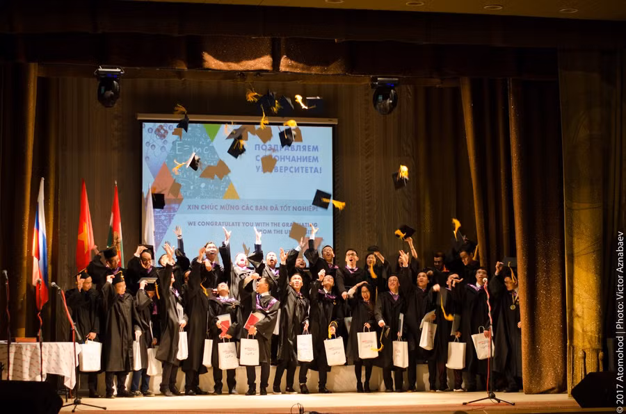 Các sinh viên Việt Nam vui mừng nhận bằng tốt nghiệp ĐH MEPhISVVN vui mừng nhận bằng tốt nghiệp ĐH MEPhI Các sinh viên Việt Nam vui mừng nhận bằng tốt nghiệp ĐH MEPhISVVN vui mừng nhận bằng tốt nghiệp ĐH MEPhI