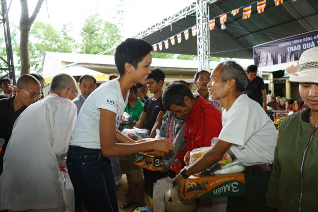 Và luôn nở cười trên môi…
