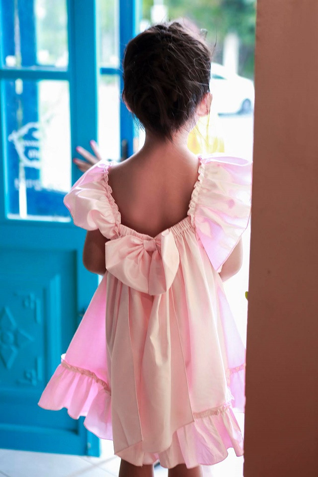 Bé Thỏ diện trang phục của thương hiệu Lalababes