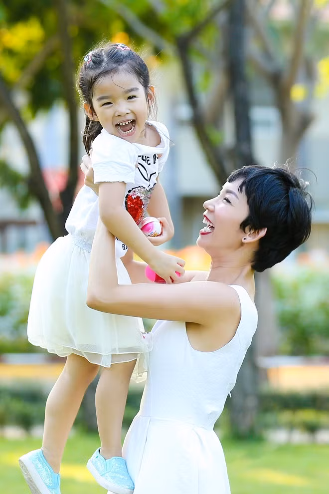 Siêu mẫu Xuân Lan và bé Thỏ