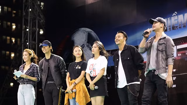 Giây phút giao lưu của đoàn làm phim với sinh viên