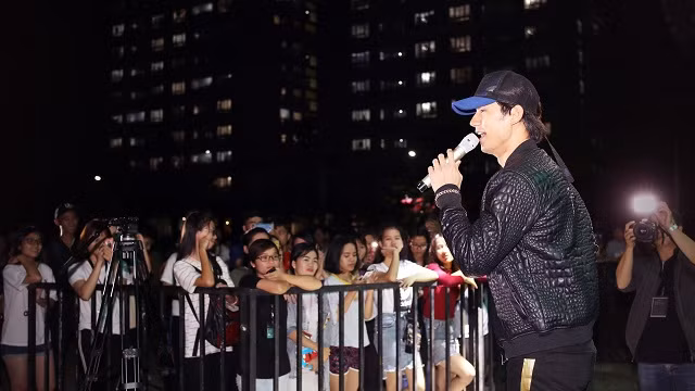 Nhan Phúc Vinh với giọng ca đầy lôi cuốn