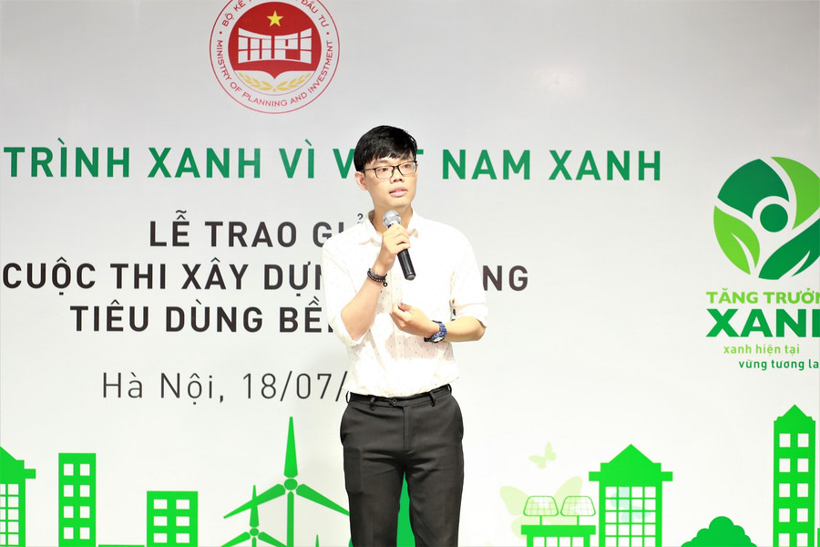 Nguyễn Vũ Đức Thịnh - tác giả của bài thi đạt giải nhì chia sẻ về ý tưởng xử lý nước thải sinh hoạt bằng cây rau muống Nguyễn Vũ Đức Thịnh - tác giả của bài thi đạt giải nhì chia sẻ về ý tưởng xử lý nước thải sinh hoạt bằng cây rau muống
