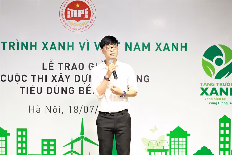 Nguyễn Vũ Đức Thịnh - tác giả của bài thi đạt giải nhì chia sẻ về ý tưởng xử lý nước thải sinh hoạt bằng cây rau muống