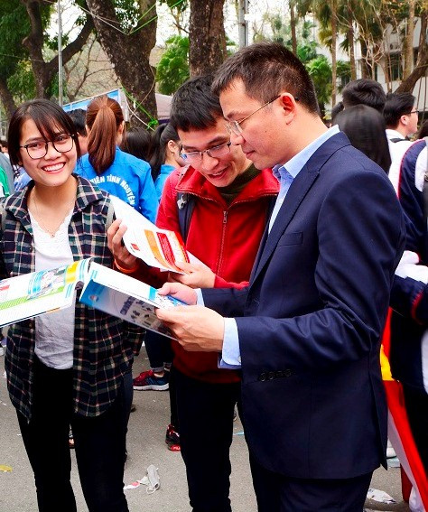 TS. Cao Xuân Liễu – Phó trưởng phòng Đào tạo, Học viện Quản lý giáo dục (NAEM) tại ngày Hội tư vấn tuyển sinh đại học tháng 3/2018 TS. Cao Xuân Liễu – Phó trưởng phòng Đào tạo, Học viện Quản lý giáo dục (NAEM) tại ngày Hội tư vấn tuyển sinh đại học tháng 3/2018