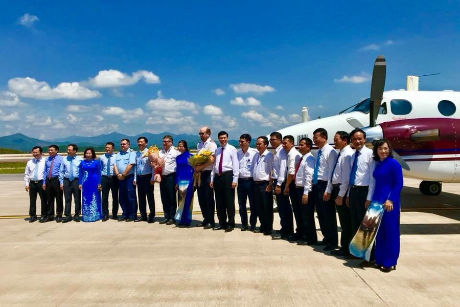 Cảng Hàng không quốc tế Vân Đồn đón chuyến bay đầu tiên. Cảng Hàng không quốc tế Vân Đồn đón chuyến bay đầu tiên.
