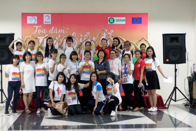 Sinh viên ngành Giới tham gia tuần lễ “Thấu hiểu để yêu thương” do khoa Giới & Phát triển tổ chức Sinh viên ngành Giới tham gia tuần lễ “Thấu hiểu để yêu thương” do khoa Giới & Phát triển tổ chức